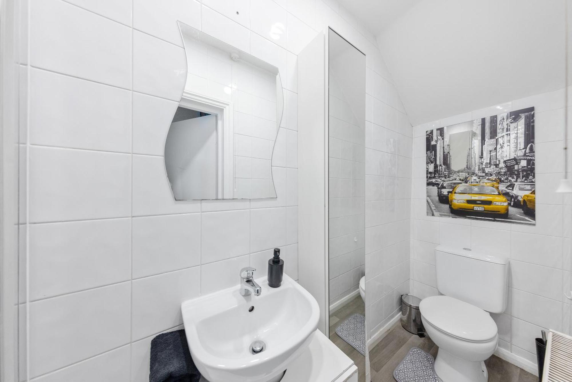 1-Bedroom Flat In Windmill St With Free Parking Gravesend Extérieur photo