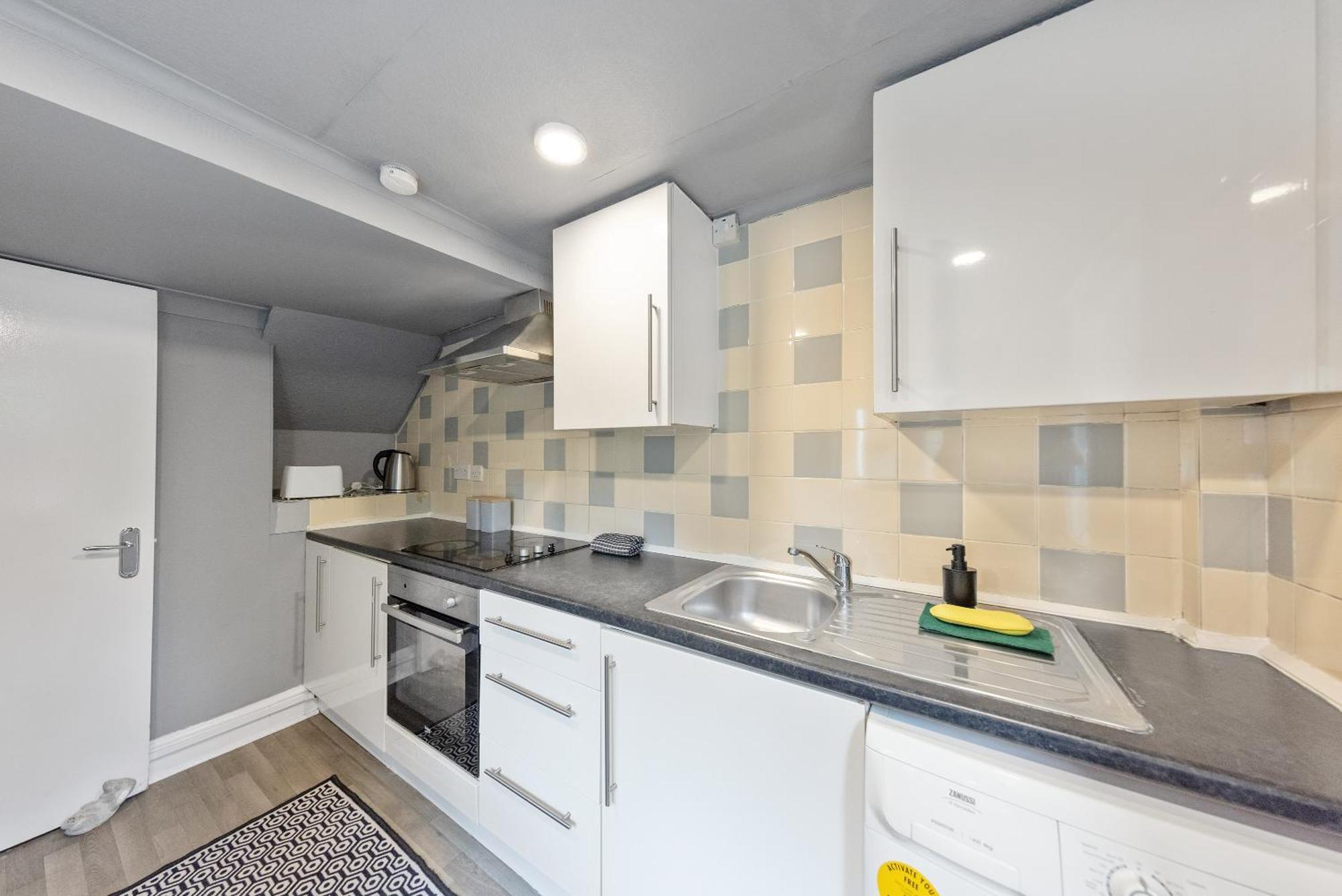 1-Bedroom Flat In Windmill St With Free Parking Gravesend Extérieur photo